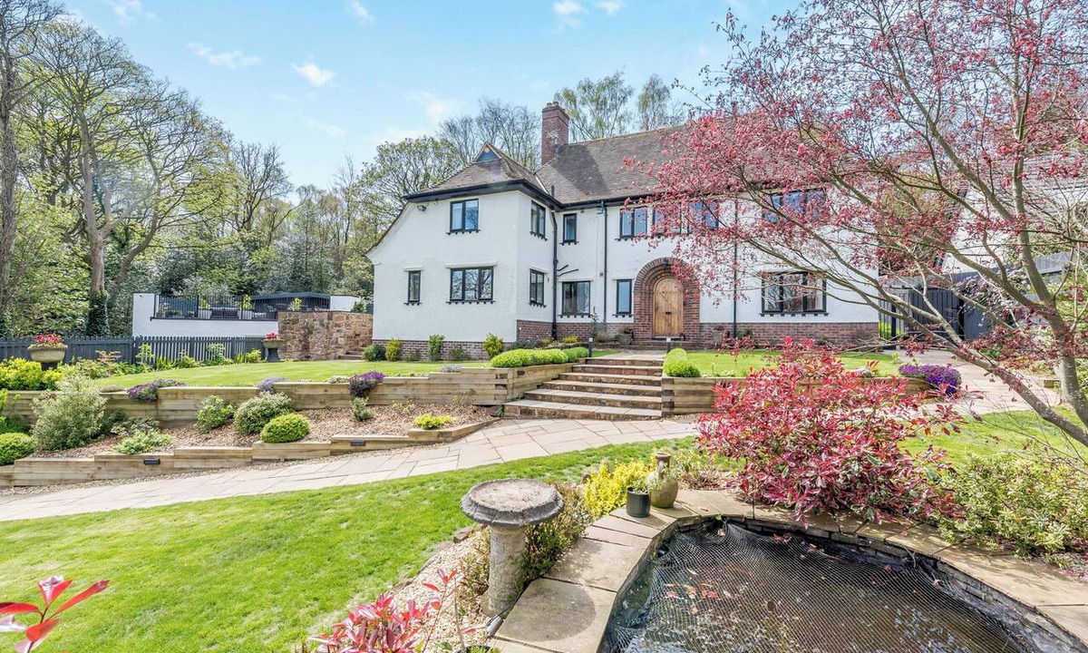 West Kirby Cottage | 6 bedroom accommodation in Caldy, near West Kirby, Wirral