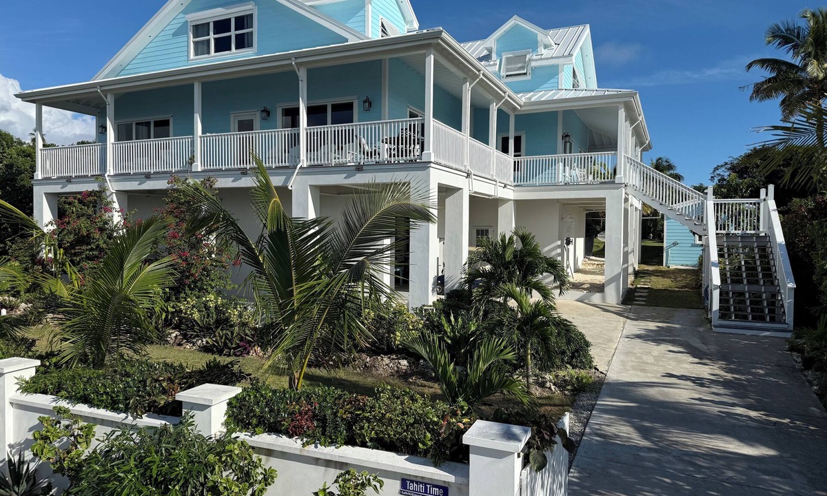 Hope Town House | 7BR7BA, Pool, 2 Boat slips, steps to Tahiti Beach, Sleeps 18, +cabana adds 2
