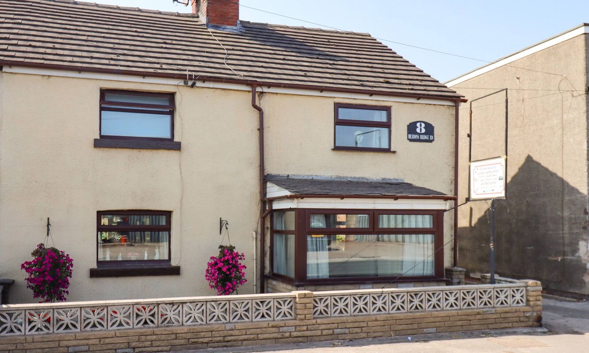 Ormskirk Cottage | 8 HEATONS BRIDGE ROAD, family friendly, with a garden in Scarisbrick