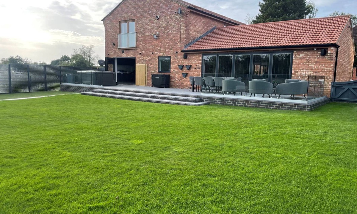 Desborough Cottage | 85A BRAYBROOKE ROAD, family friendly, with hot tub in Desborough