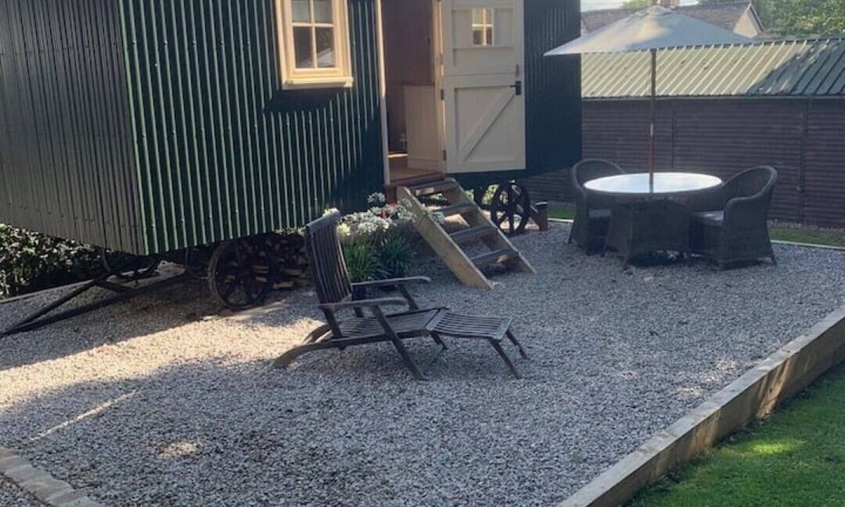 Hope Cottage | A Beautiful Shepherd's hut in a Stunning Location Near Castleton, Peak District