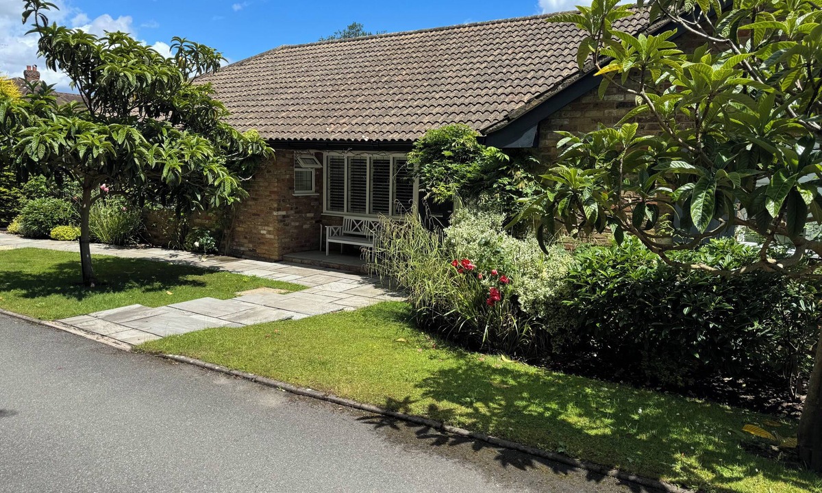 Wooburn Moor House | A charming English country home set in a beautiful village 28 miles from London!