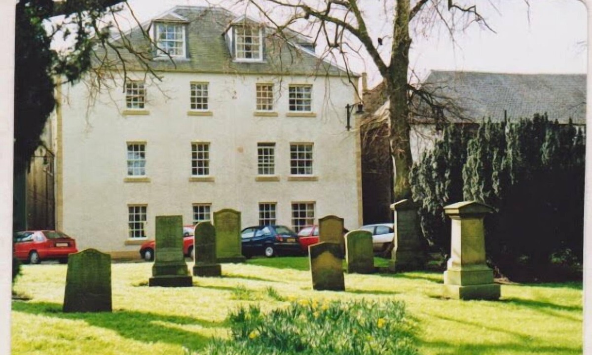 Kelso Apartment | A light & spacious flat, overlooking ruins of Kelso Abbey, close to town centre.