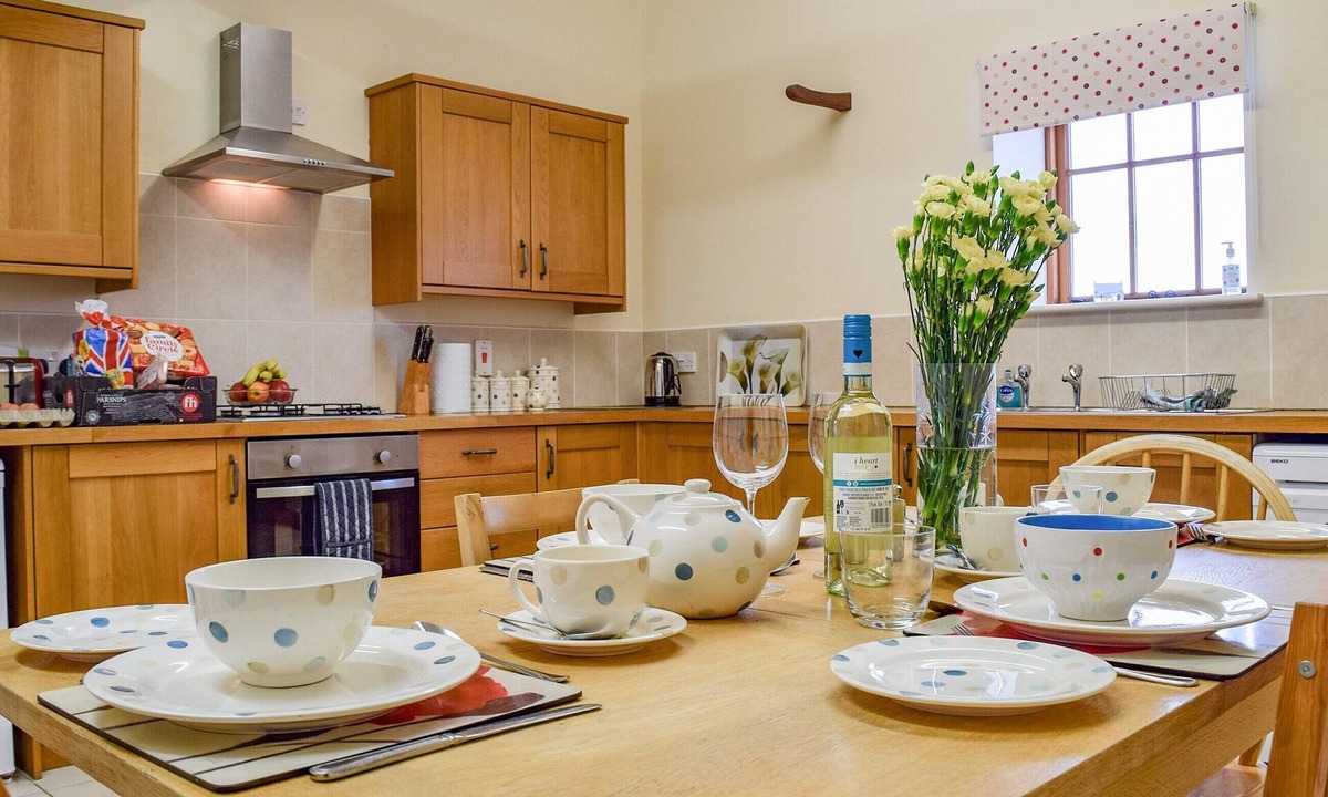 Twywell Cottage | A lovely spacious holiday home surrounded by lakes and countryside, a real getaway from it all.