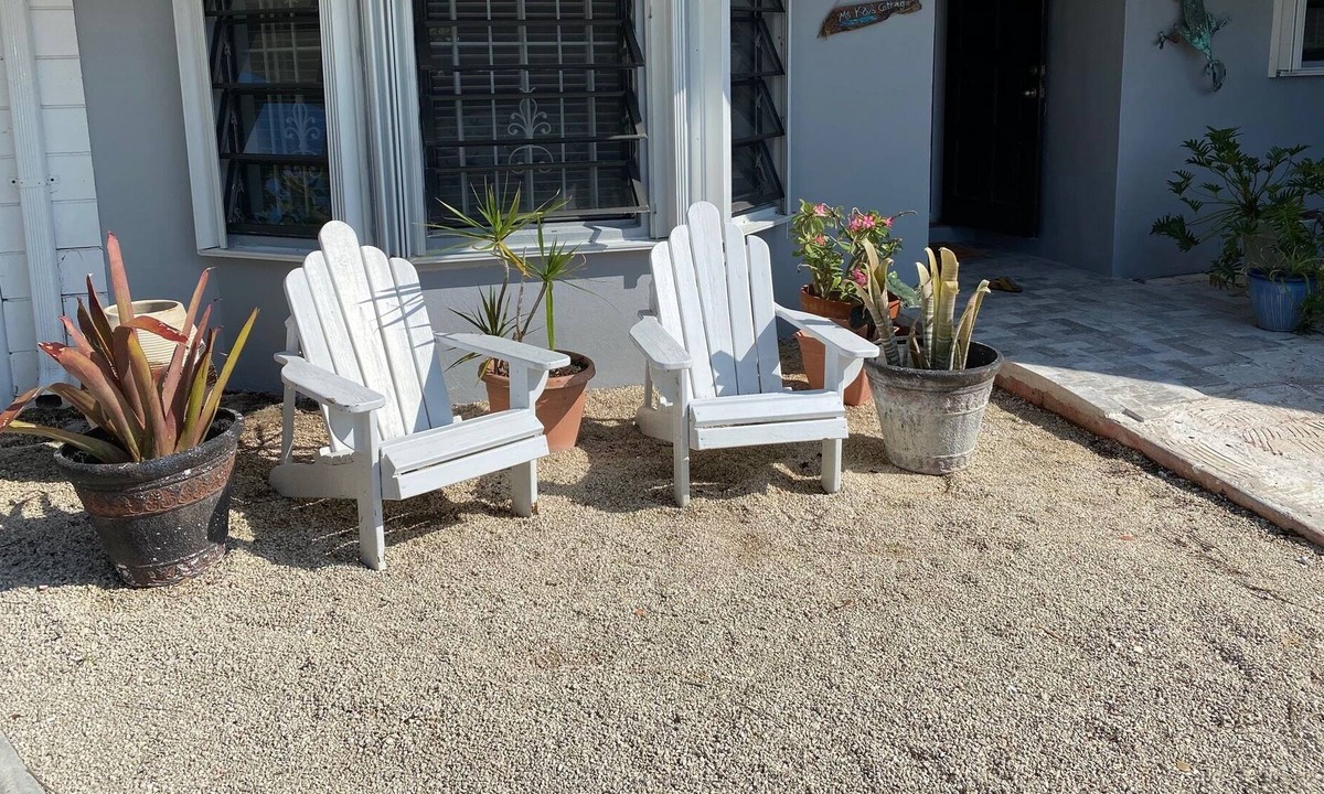 Lucaya Cottage | A quaint 2 bedroom cottage minutes from the beach and Port Lucaya.