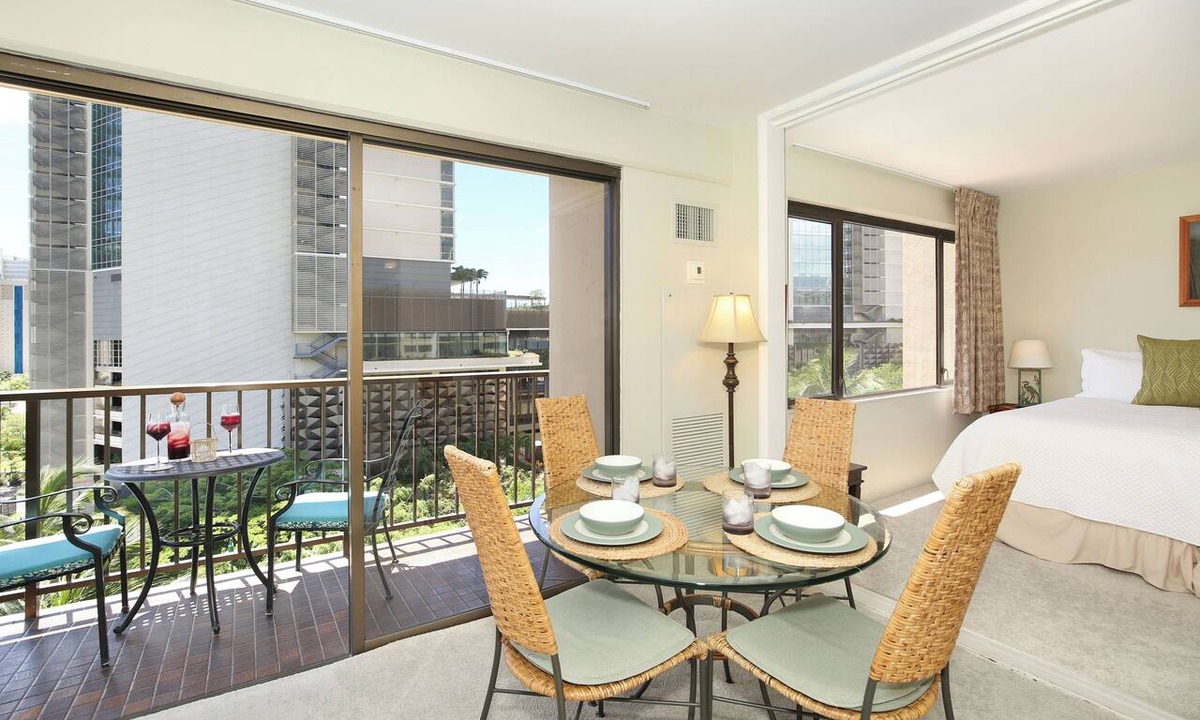 Waikiki Condo | A Repeat Guest Favorite! Great location! FREE Parking & Wi-Fi, Pool & more!