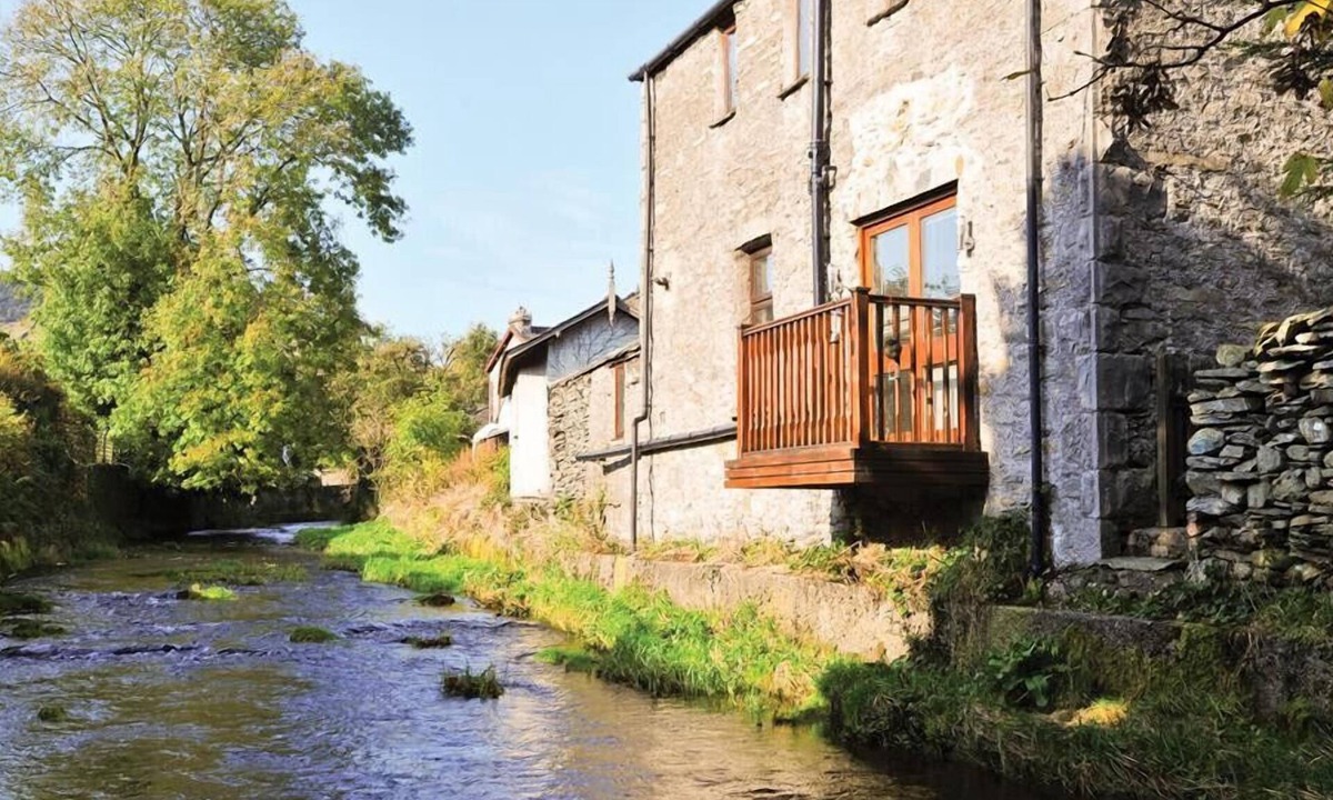 Staveley Cottage | A River Runs By