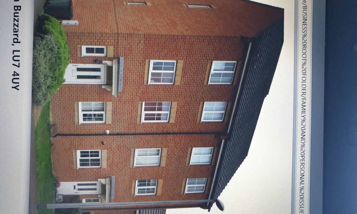 Leighton Buzzard House | A semidetached house in a quiet area parking garden near cultural heritage parks