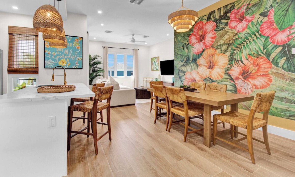 Nassau Condo | A vibrant, colorful, tropical retreat condo, 2 min drive to the beach, pool