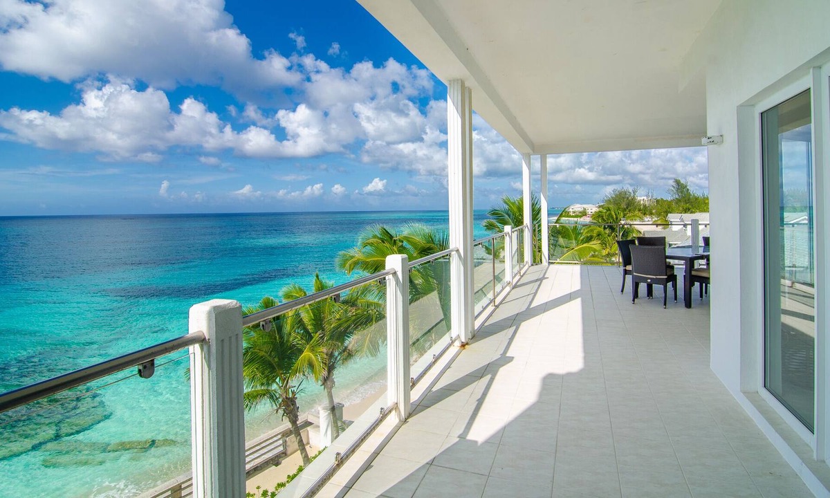 Westwind Apartment | A WONDERFUL New Beachfront Listing in The Bahamas! 3E