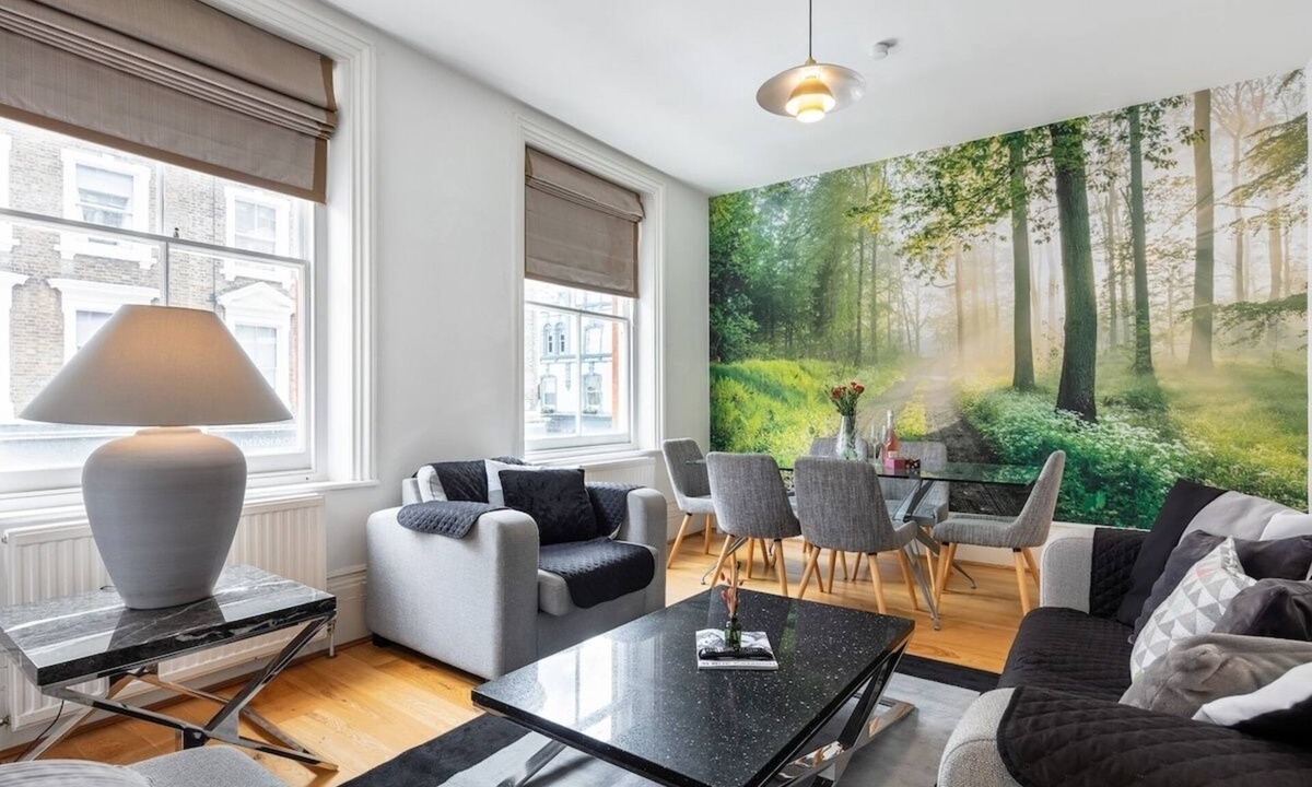 Fitzrovia Apartment | AC + Patio Mini Castle By Oxford Circus 4BR 2.5Bth