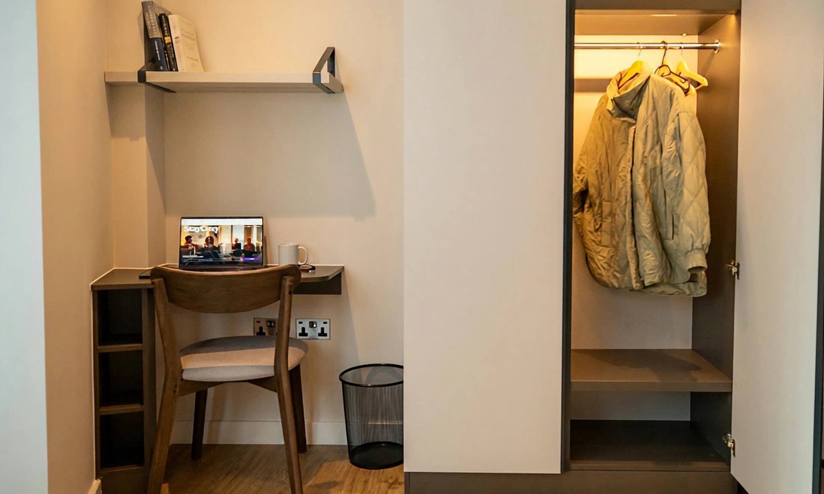East Acton Apartment | Accessible Studio | Step-Free + Gym | StayCozy