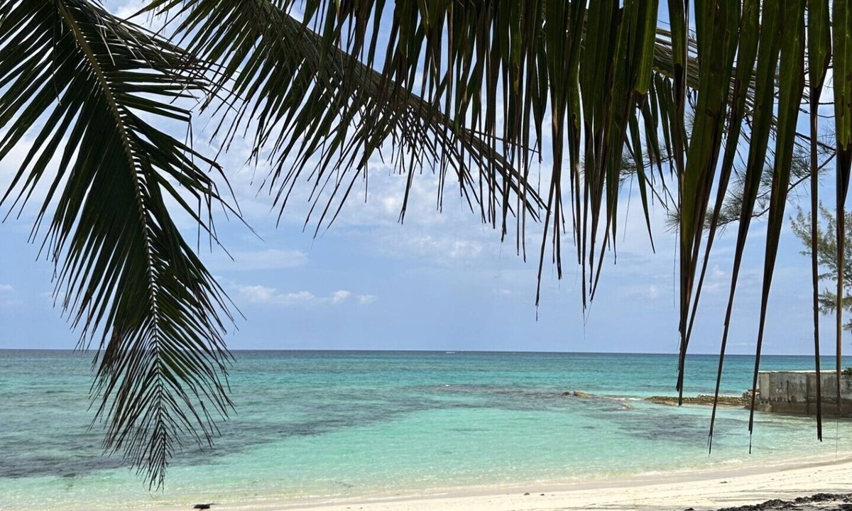 Gambier Condo | Across the street from the Beach, New Condo with Pool