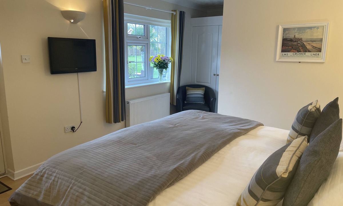 Great Ellingham Bed & Breakfast | Aldercarr Hall