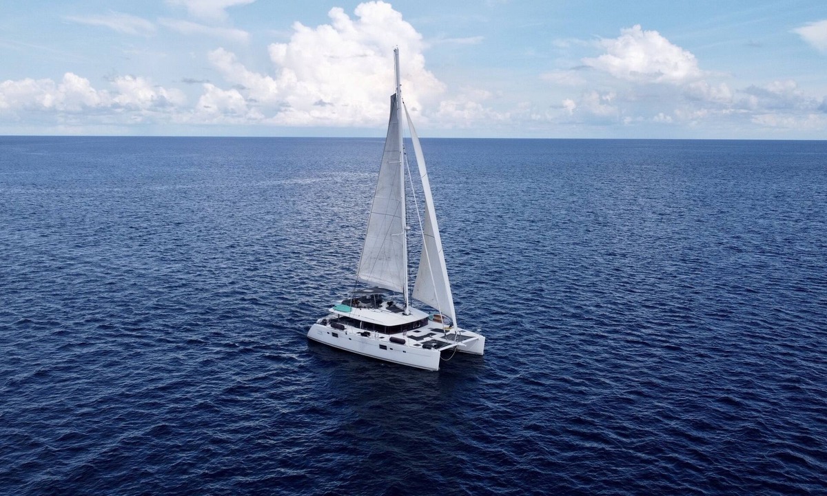 Nassau Boat Rental | All Inclusive stay on luxury catamaran AMURA with captain and chef