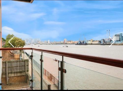 Woolwich Riverside Apartment | Amazing River view 2 bedroom apartment, sleeps 6, balcony and parking