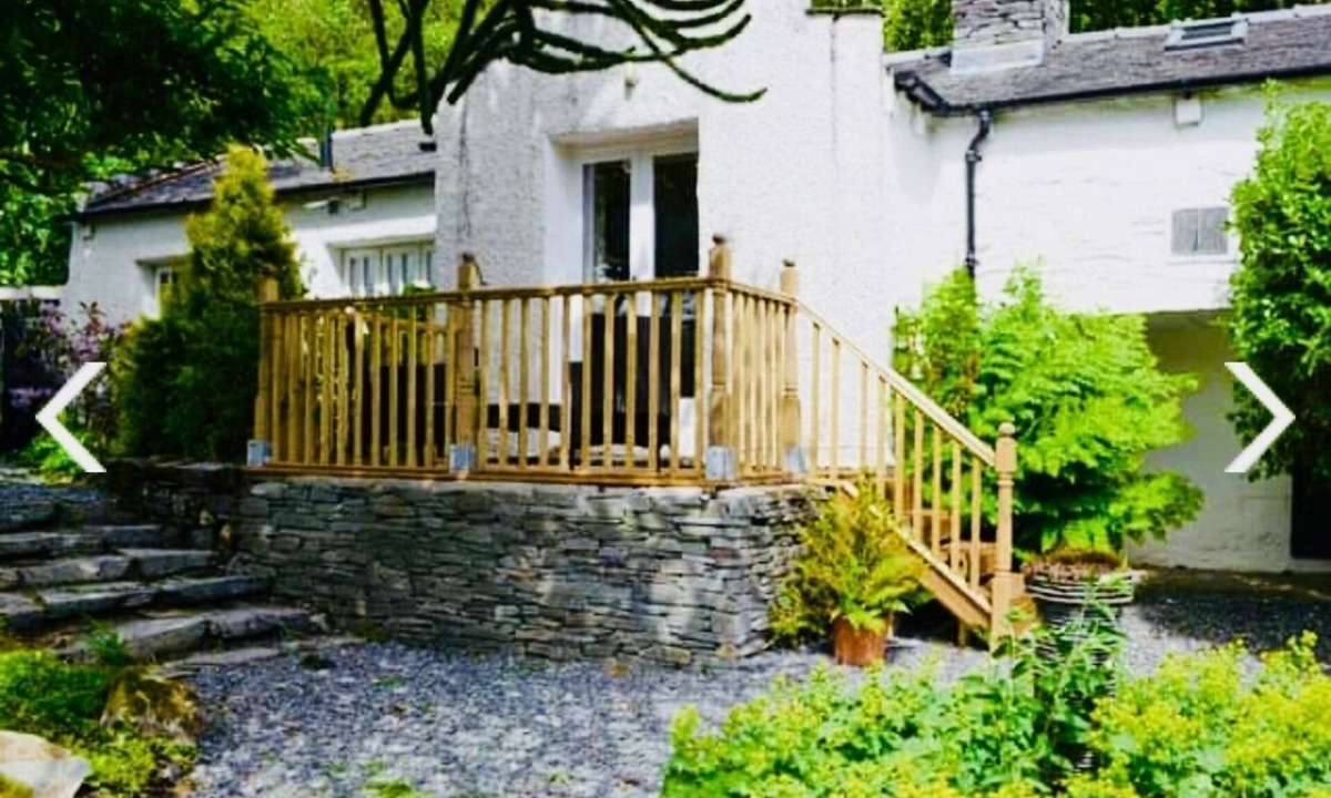 Skelwith Bridge House | Ambleside Lake District romantic riverside cottage