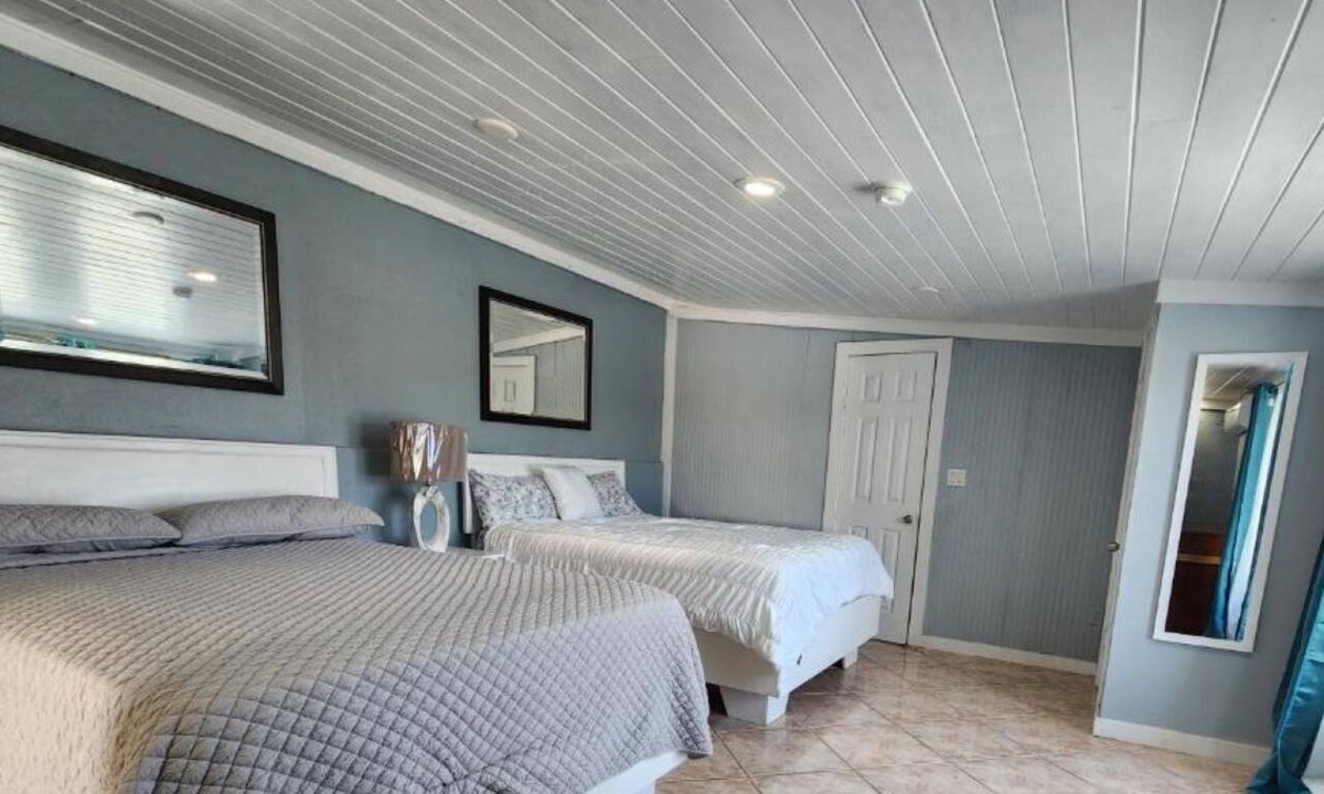Rolle Town Cabin | Andros Waterside Retreat Standard Double Suite 2 full beds