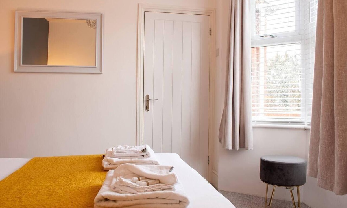 Kempston Apartment | Apartment Ideal for Hospital by Nest Stays