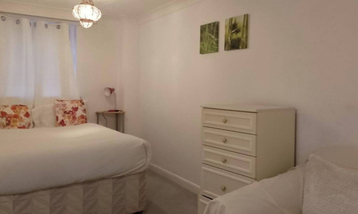 Huntingdon Apartment | ApartmentSleeps4-Parking-NearHuntington-PetsOK