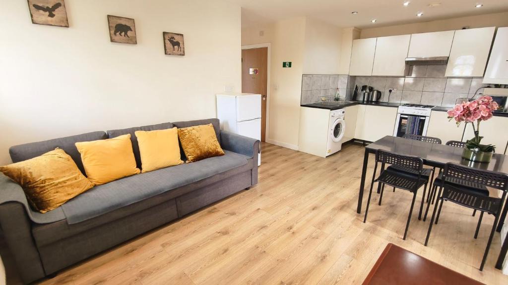 Hillingdon Apartment | Apple garden B-5