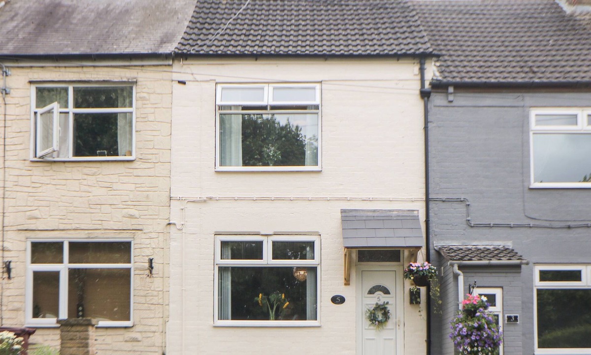 Ault Hucknall Cottage | APPLETREE COTTAGE, pet friendly, character holiday cottage in Clowne
