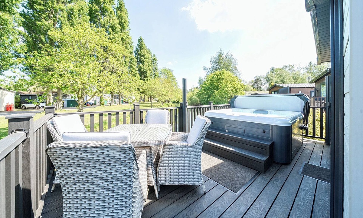 Great Billing Cottage | AQUADROME ABODE - BILLING AQUADROME in Billing Aquadrome Holiday Park