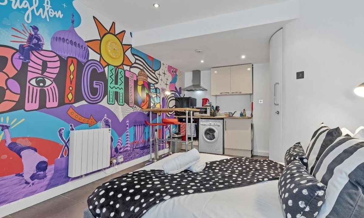 Brighton City Centre Apartment | Artist Studio | By My Getaways