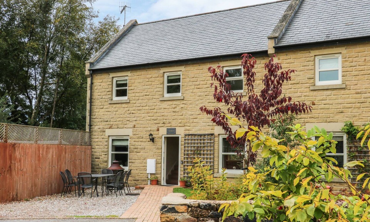 Ashover Cottage | ASHOVER, pet friendly, with a garden in Two Dales