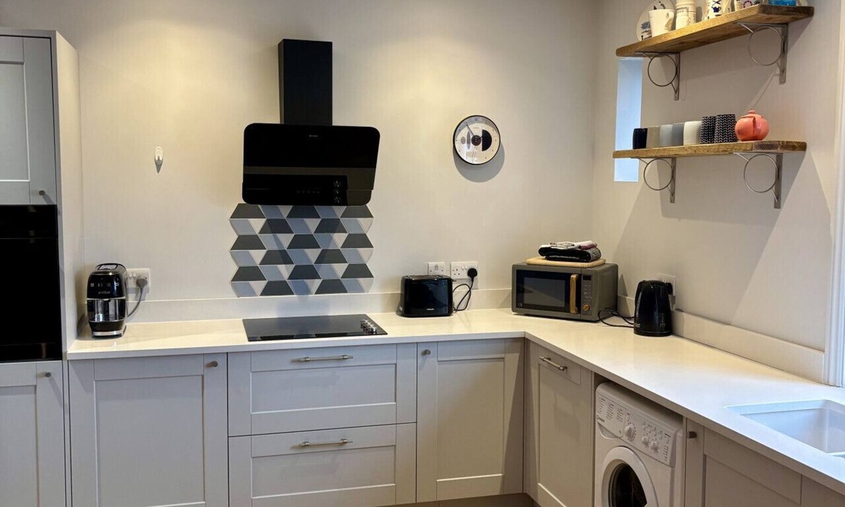 Huntingdon House | Aspen free parking Grade II listed 2nd floor