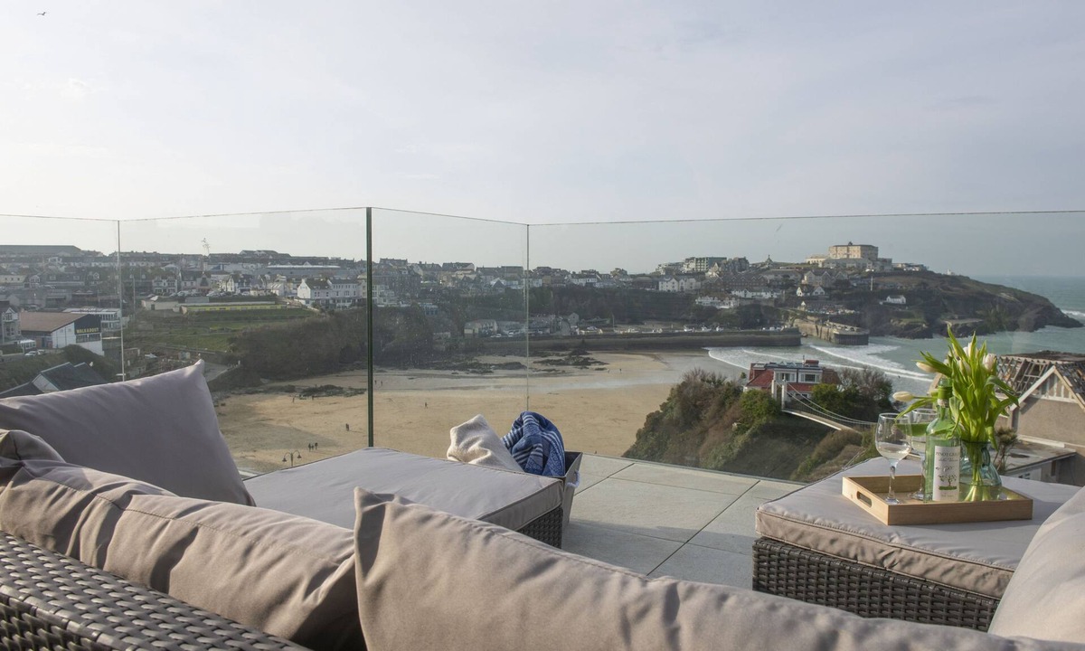 Newquay City Centre Cottage | At 1 Island Reach, you'll find yourself just steps away from pristine beaches