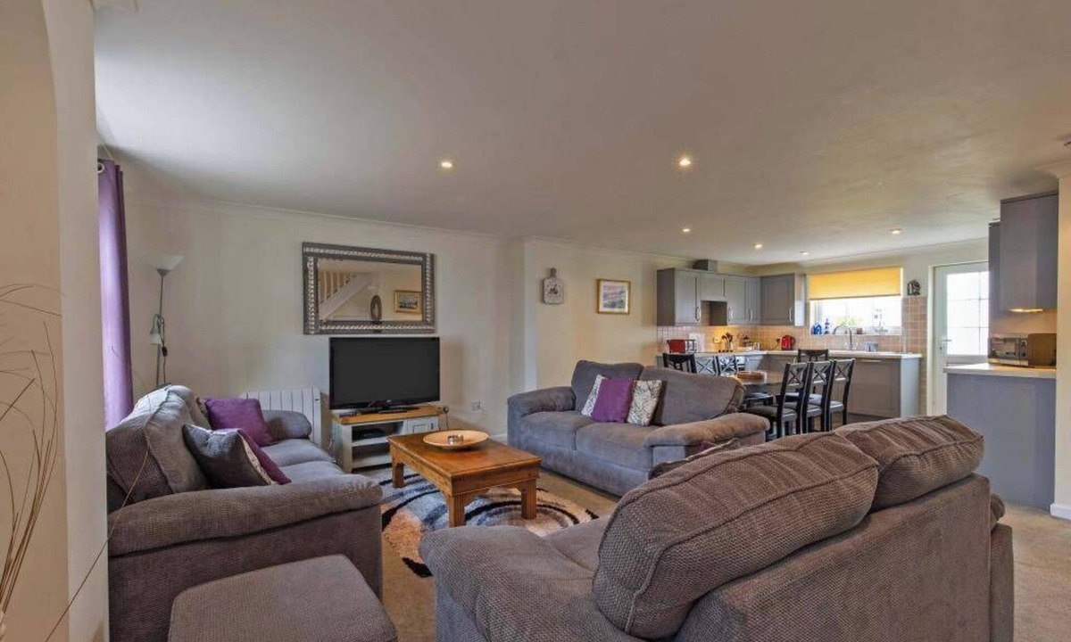 Saint Columb Major Cabin | Atlantic Lodge 4-Beds, Sleeps 10, Pool & Pets Ok