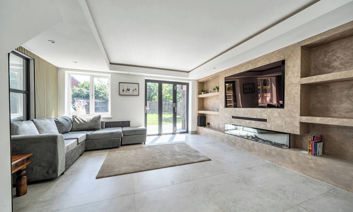 Aylesbury House | Aylesbury - Sleeps 6 - Parking - Central Location