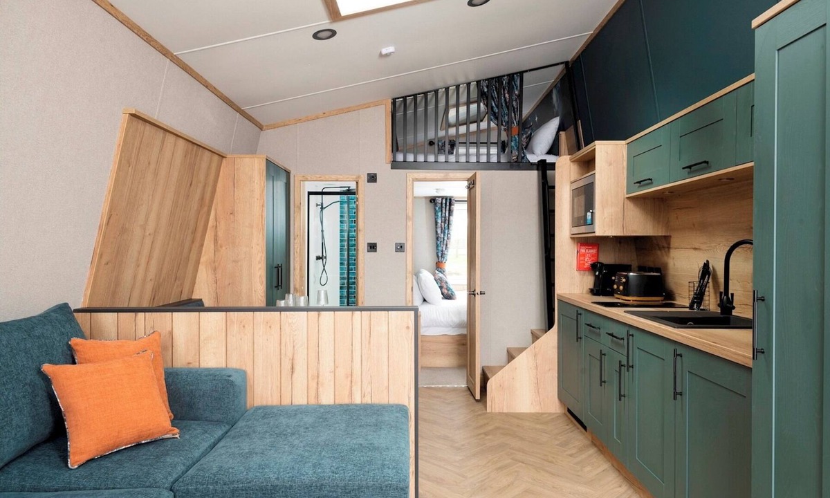 Great Billing Cabin | Azure Horizons - Retreat Hot Tub Glamping Pod GV02