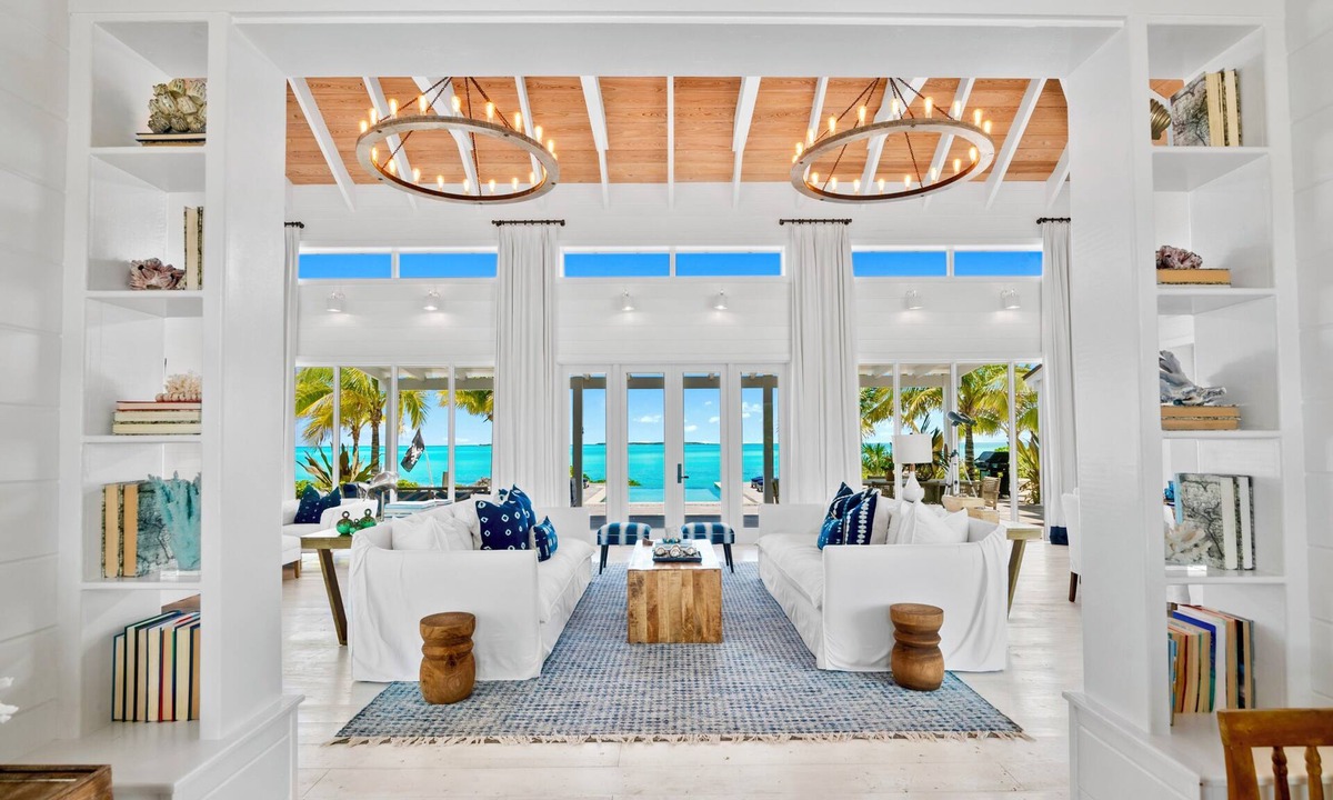 Tar Bay House | Ba Roos Beach House/Iconic Tar Bay Estate with 300’ of Direct Beachfront