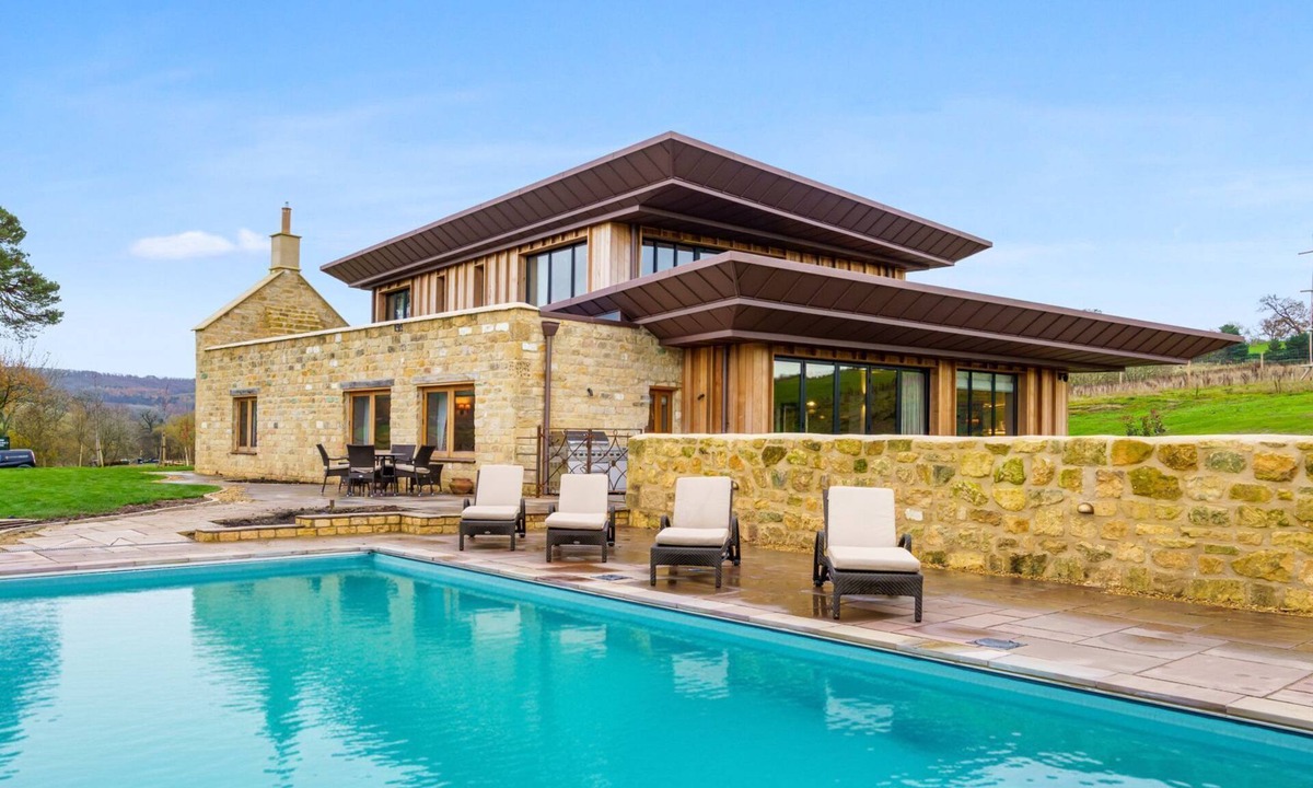 Mangotsfield Cottage | Badgerwood - sleeps 12 guests in 6 bedrooms