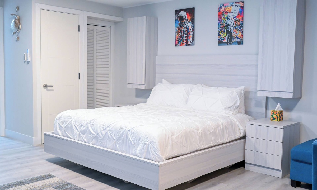 Westward Villas Subdivision Apartment | Bahama Mama Suite - Cable Beach Charming studio in beautiful Nassau with AC