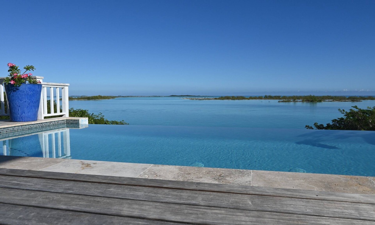 Hartswell Villa | Bakari House - Luxury Oceanfront Villa w/Spectacular View, Pool, Spa and Dock