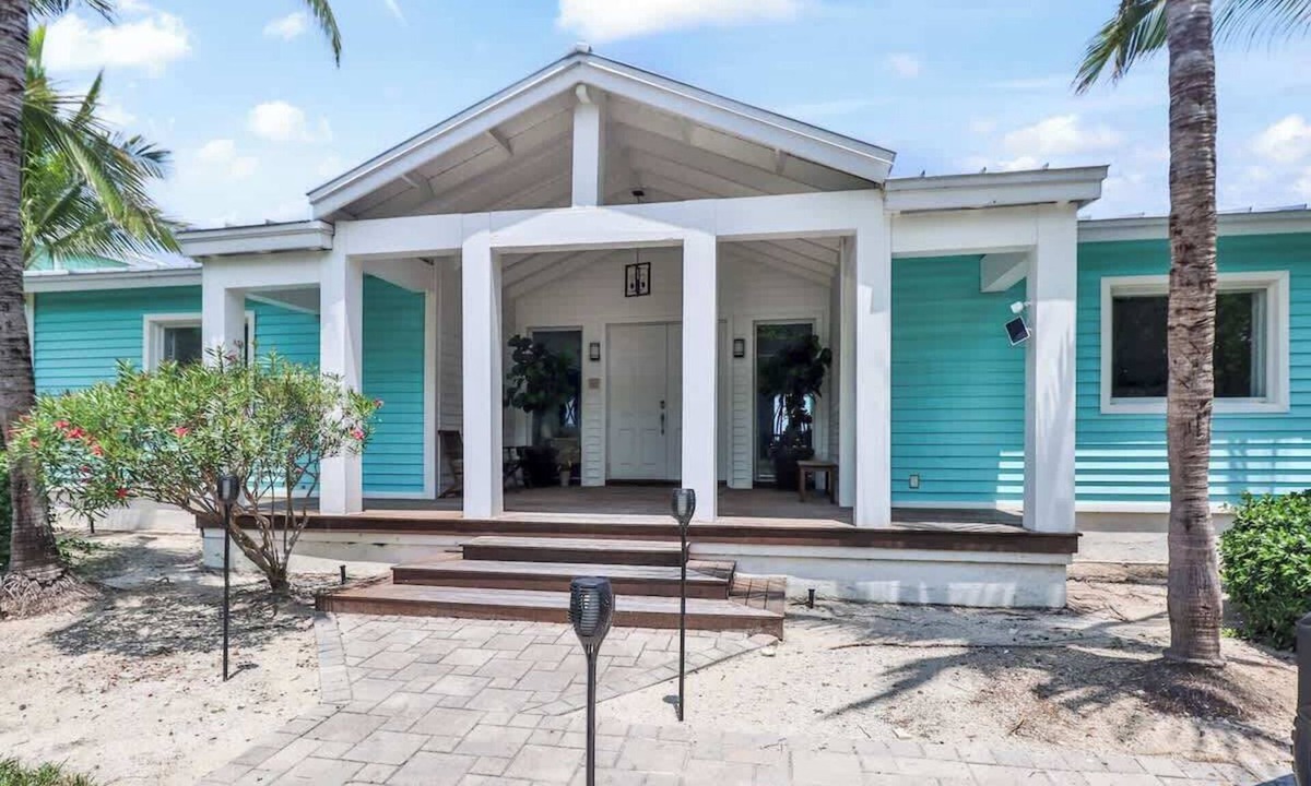 Alice Town House | Barefoot Haven-4 Bedroom Beachfront Home