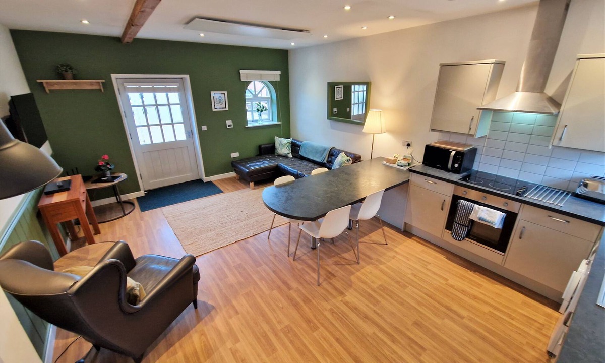 Ivinghoe Cottage | Barley End - a two bedroom, sleeps 3 that sleeps 3 guests in 2 bedrooms