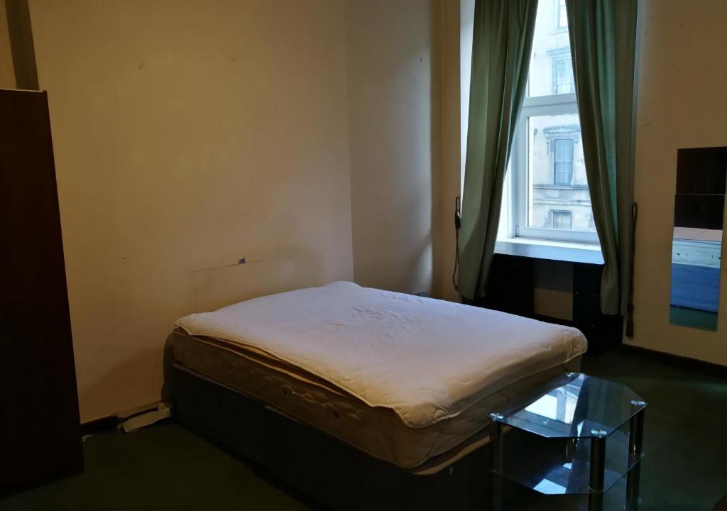 North West Apartment | Basic Three Bedroom Flat West End