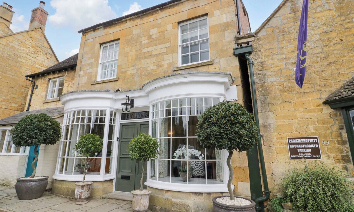 Broadway House | BAY HOUSE COTTAGE, pet friendly, with a garden in Broadway