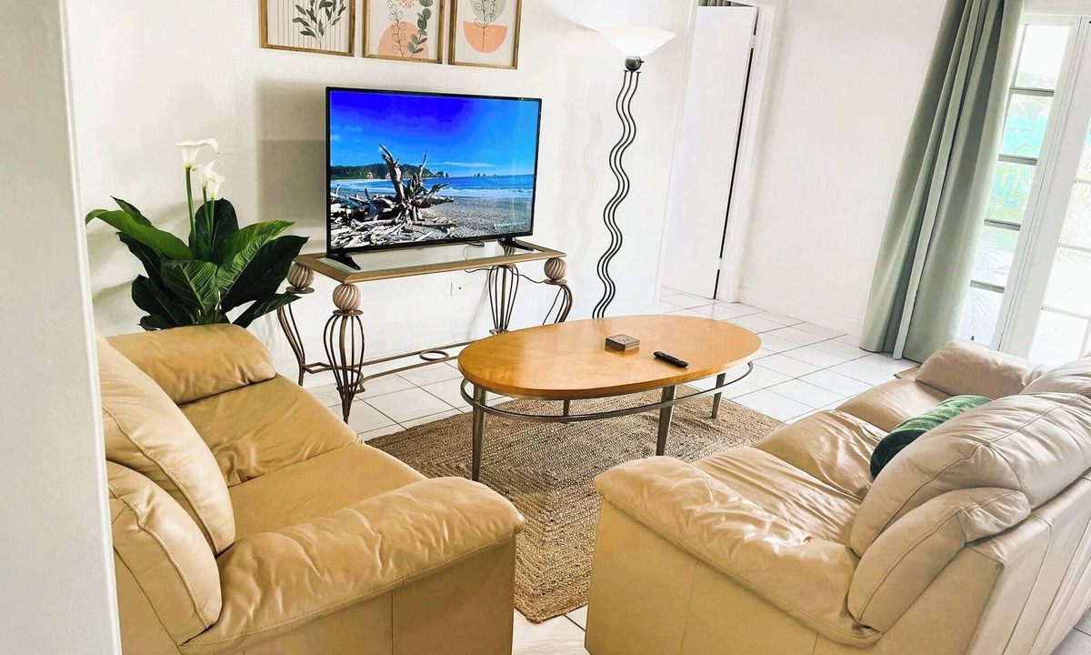 Paradise Island Condo | Bayview Paradise Palms 2-bedroom Condo