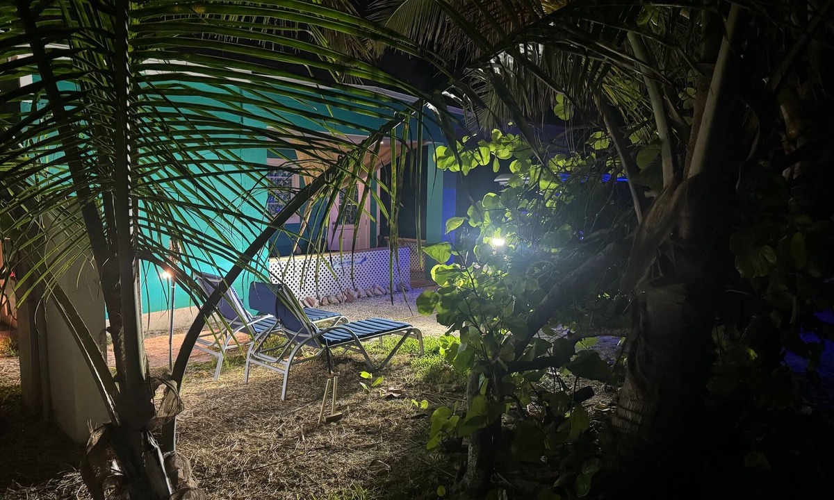 Great Guana Cay Cottage | Beach Cottage NAUTI MERMAID-Steps from beach- walk to everything! Generator!