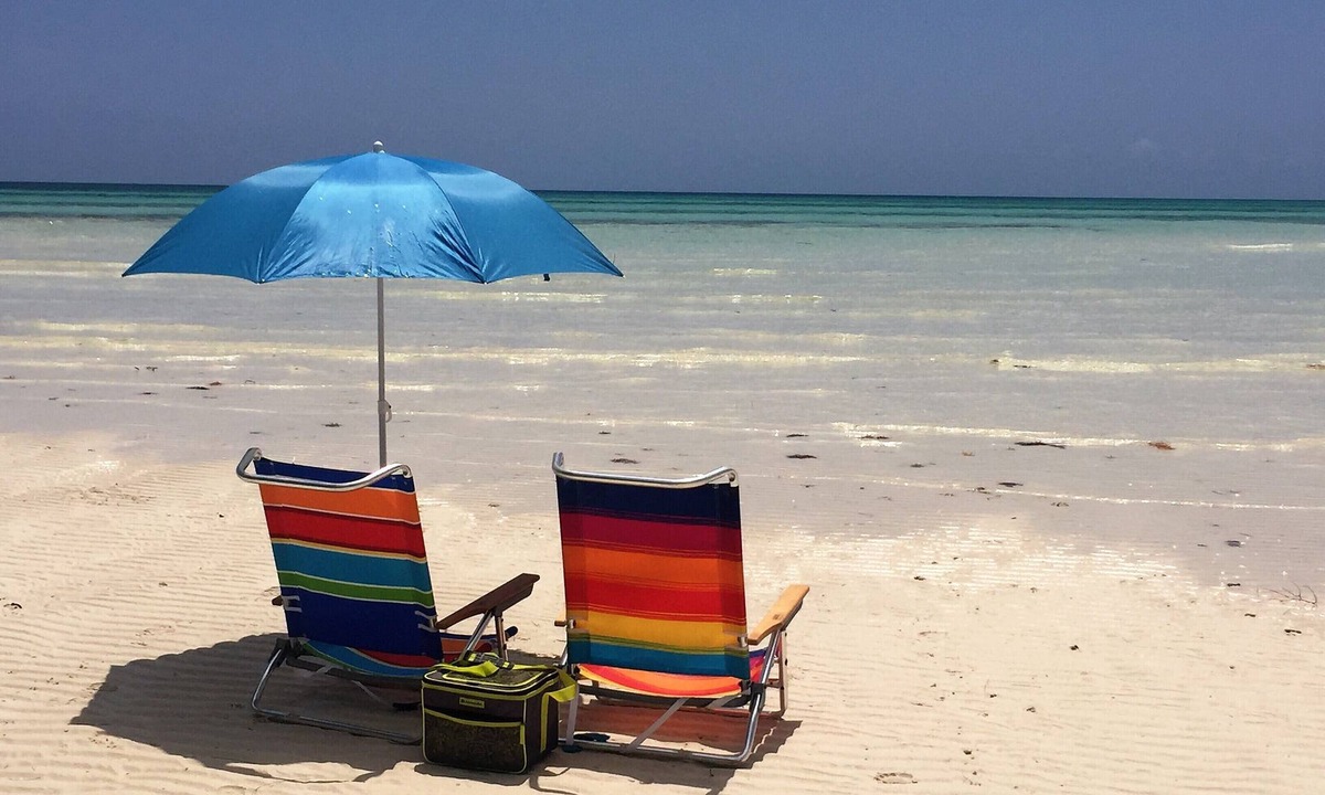 Discovery Bay Condo | Beachfront condo directly on Grand Bahama's beautiful Coral Beach
