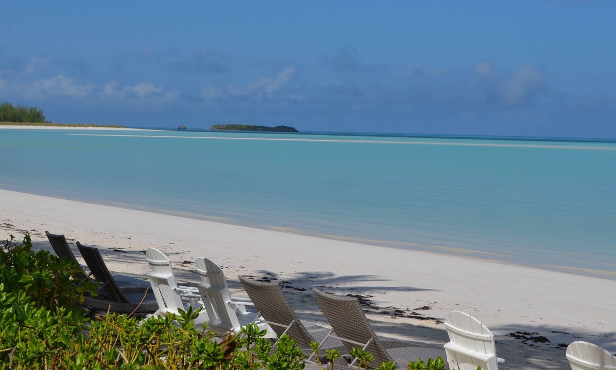 Spanish Wells Apartment | Beachfront large one bedroom studio, adjoining studio can be added to make 2/2.
