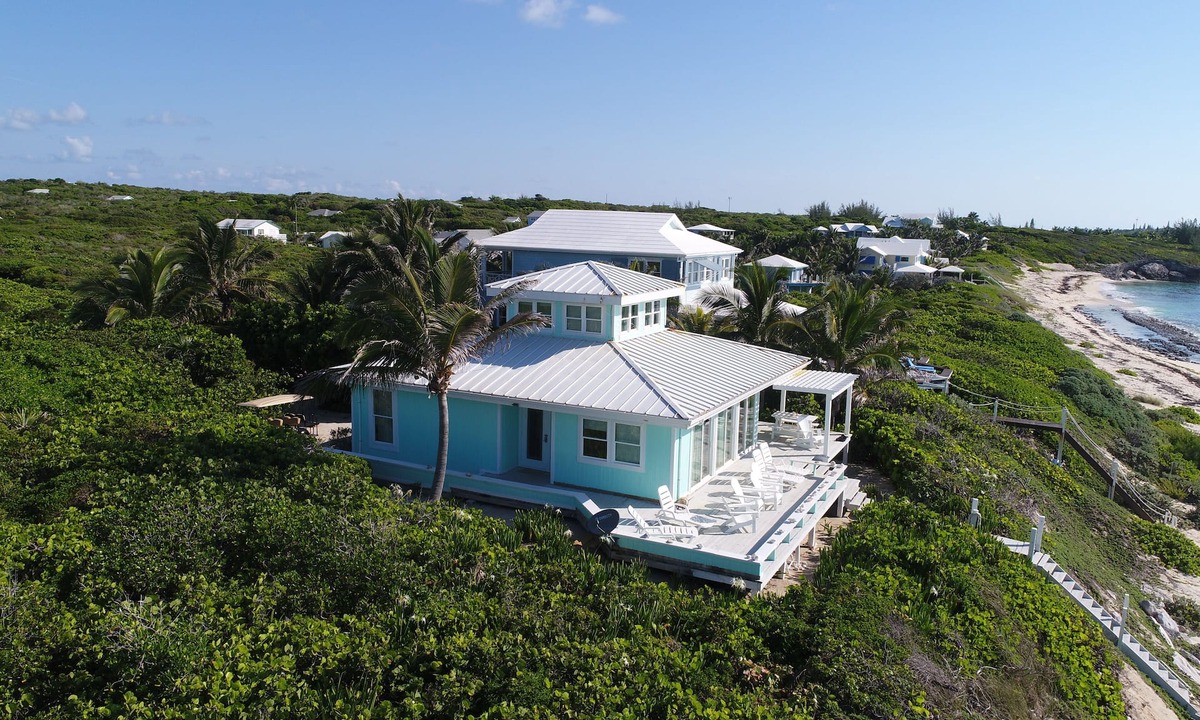 Hope Town House | Beachfront paradise: Spectacular views, huge deck, central location, backup gen!