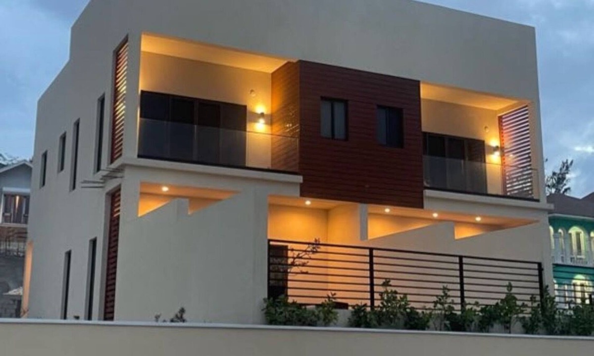Gambier House | Beachfront, Private pool just 6 min. from the Airport, Located on Cable Beach!