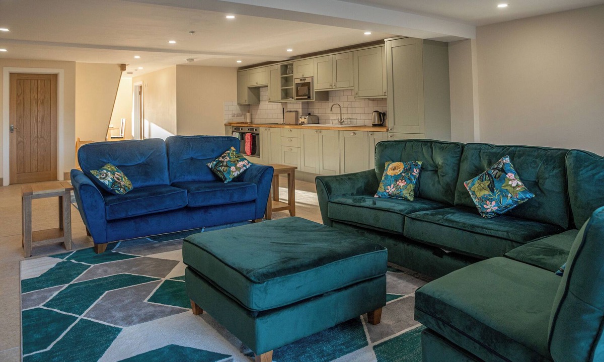 Little Rissington Cottage | BEARS COURT BARN 5, pet friendly in Bourton-On-The-Water