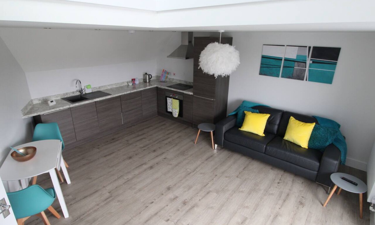 Liverpool Apartment | Beautiful 2 bedroom apartment in a great location at Childwall Fiveways (Flat 1)